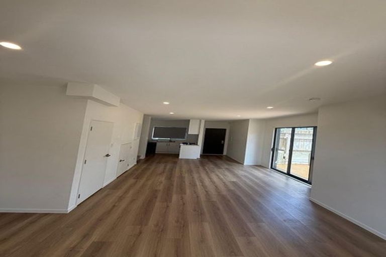 Photo of property in 9b Poruru Close, Papakura, 2110