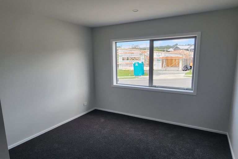 Photo of property in 17 Rewarewa Way, Timberlea, Upper Hutt, 5018