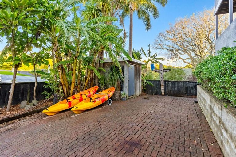 Photo of property in 2/962 Beach Road, Torbay, Auckland, 0630