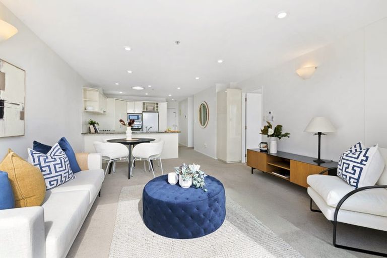 Photo of property in Mon Desir Apartments, 5/175h Hurstmere Road, Takapuna, Auckland, 0622