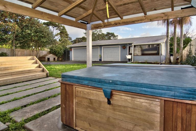 Photo of property in 13 Konini Road, Titirangi, Auckland, 0604