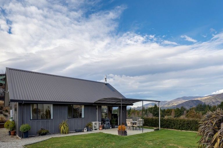 Photo of property in 20 Mount Iron Drive, Wanaka, 9305