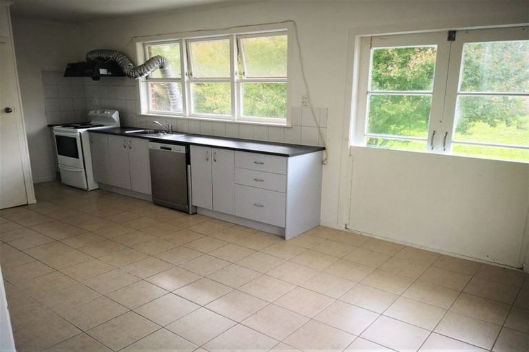Photo of property in 31 Kingdale Road, Henderson, Auckland, 0610