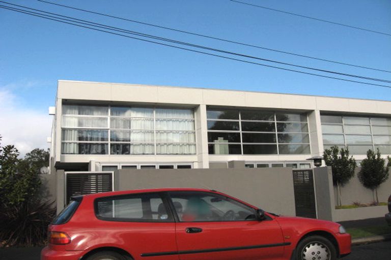 Photo of property in 10 Holly Road, St Albans, Christchurch, 8014