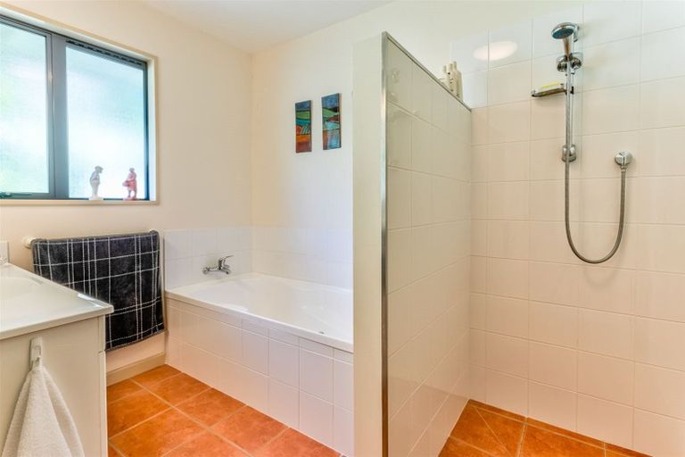 Photo of property in 72 Meadowstone Drive, Wanaka, 9305