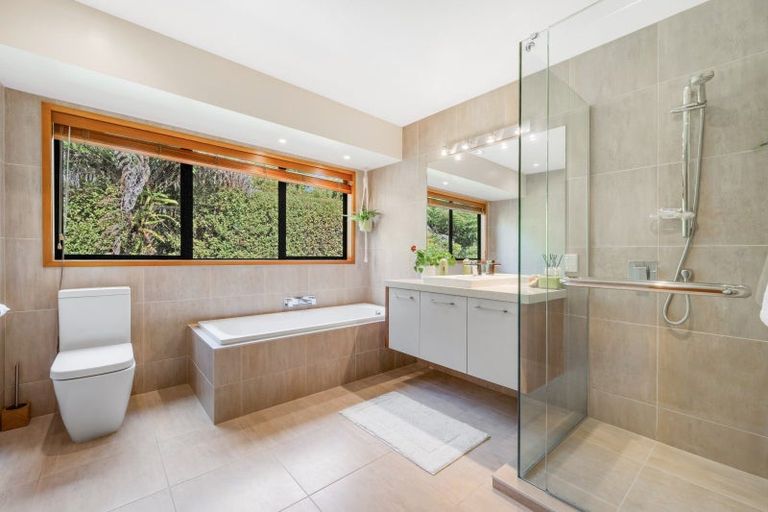 Photo of property in 238 Point View Drive, East Tamaki Heights, Auckland, 2016