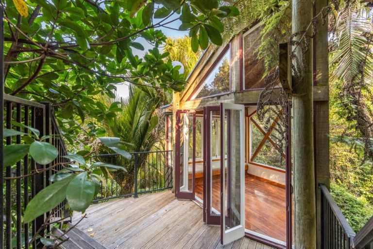 Photo of property in 40 Otitori Bay Road, Titirangi, Auckland, 0604