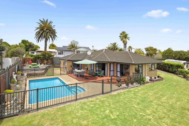 Photo of property in 114d Sandspit Road, Waiuku, 2123