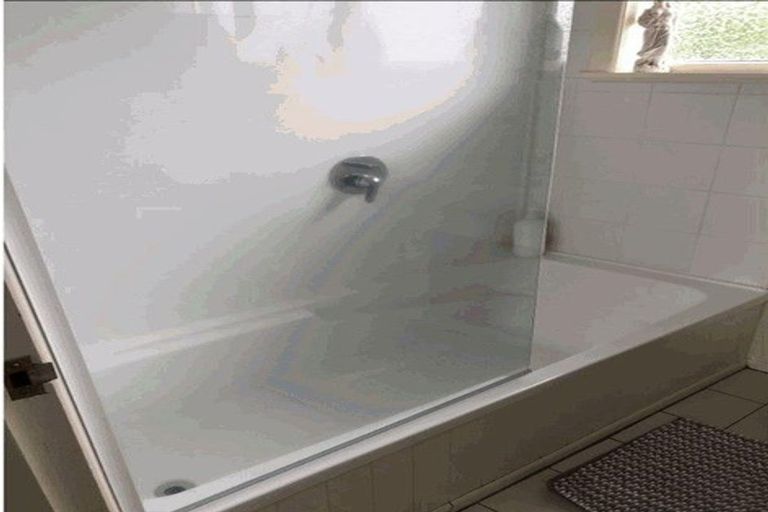 Photo of property in Peninsula Primary School, 61 Wharf Road, Te Atatu Peninsula, Auckland, 0610