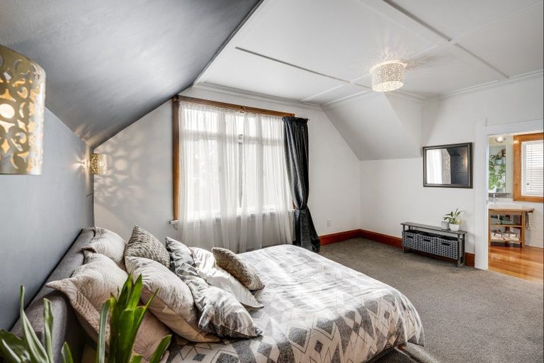 Photo of property in 1 Lambton Road, Hospital Hill, Napier, 4110
