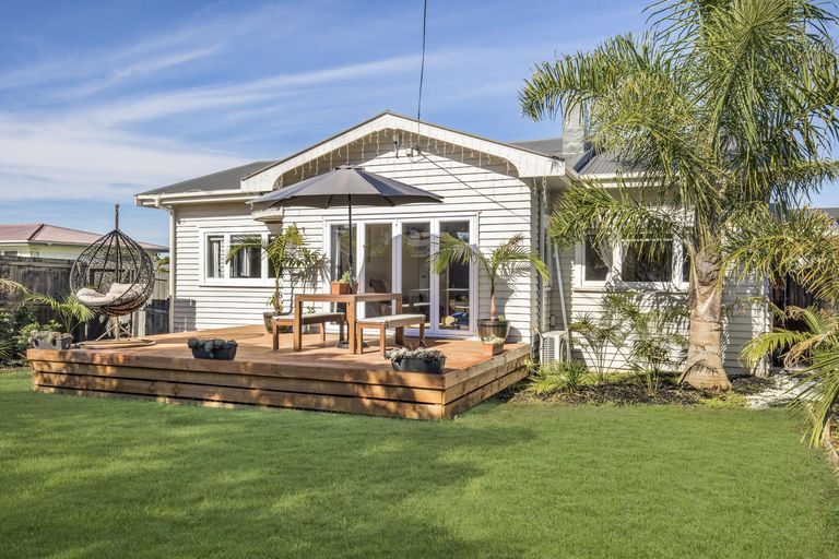 Photo of property in 96 Harris Street, Pukekohe, 2120