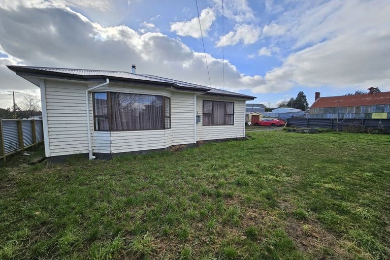 Photo of property in 4 Main Road, Clinton, 9534