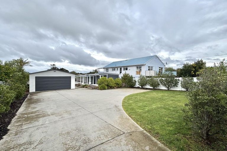 Photo of property in 1389 Whangaparaoa Road, Army Bay, Whangaparaoa, 0930