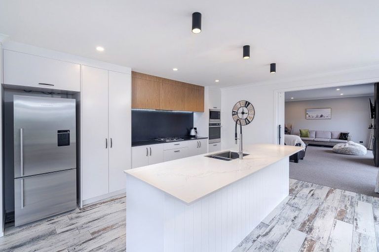 Photo of property in 15 Lady Jocelyn Place, Whitianga, 3510