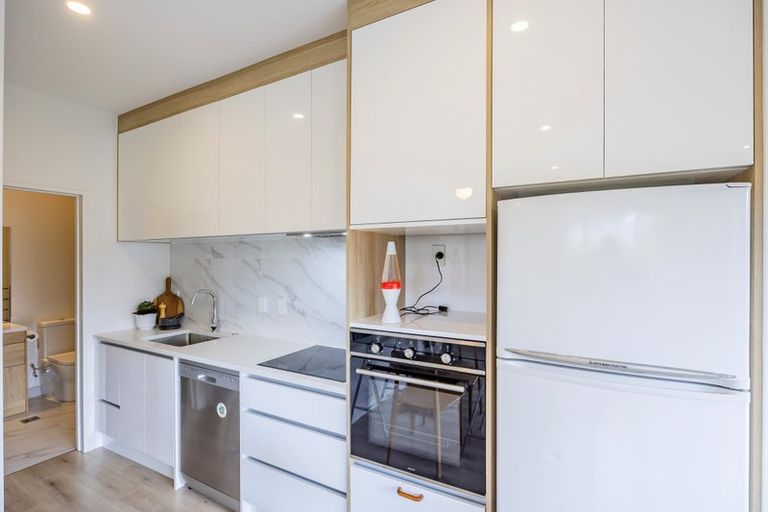 Photo of property in 1 Papa Orchard Drive, Kumeu, 0810
