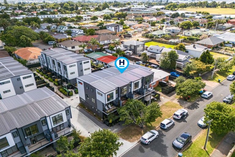 Photo of property in 19 Taipahitini Road, Rosehill, 2113
