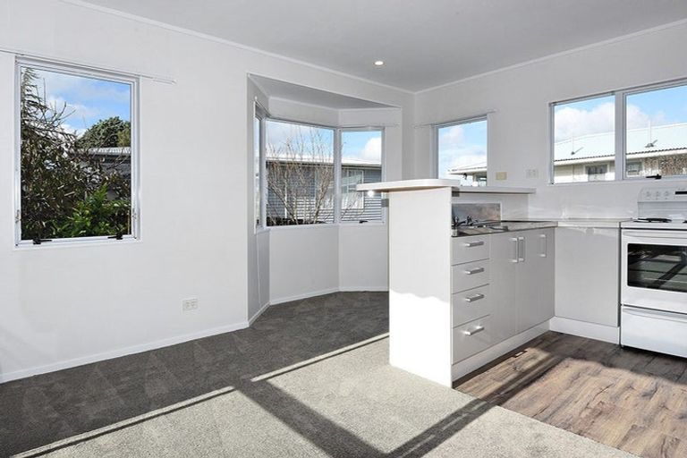 Photo of property in 18 Roberts Road, Te Atatu South, Auckland, 0610