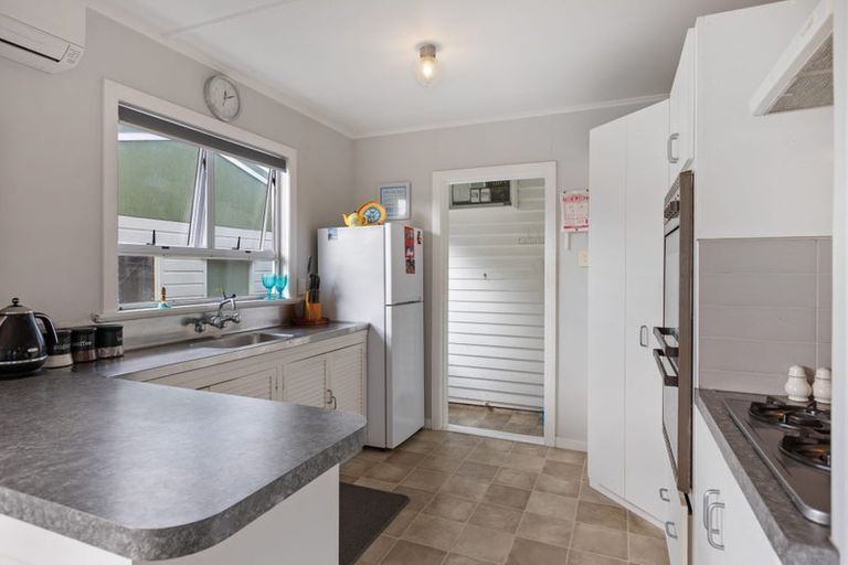 Photo of property in 5 Rainsford Street, Moturoa, New Plymouth, 4310