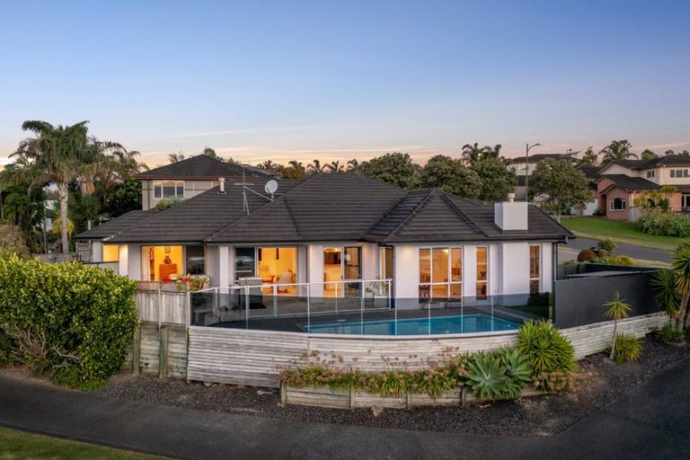 Photo of property in 160 Kittiwake Drive, Schnapper Rock, Auckland, 0632