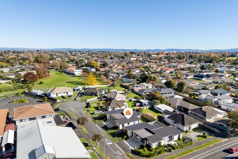 Photo of property in 1/4 Searancke Place, Fairfield, Hamilton, 3214