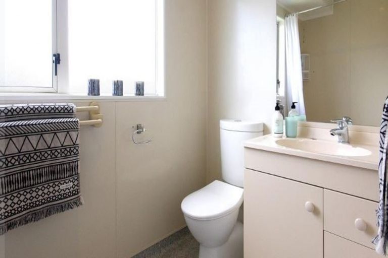 Photo of property in 32 Rutherford Drive, Waikanae Beach, Waikanae, 5036