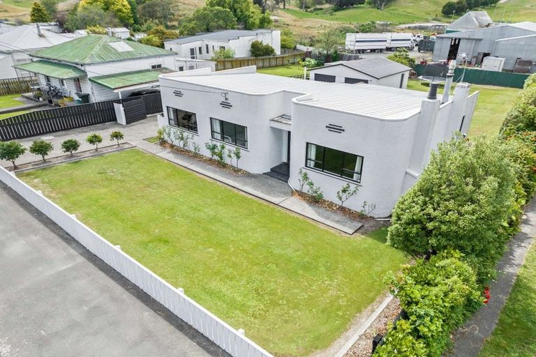 Photo of property in 3 Great North Road, Waipawa, 4210