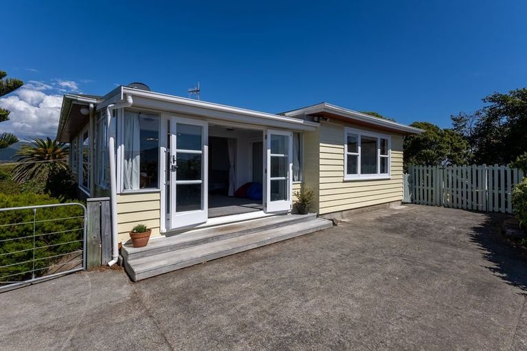 Photo of property in 23 Percival Road, Paraparaumu Beach, Paraparaumu, 5032