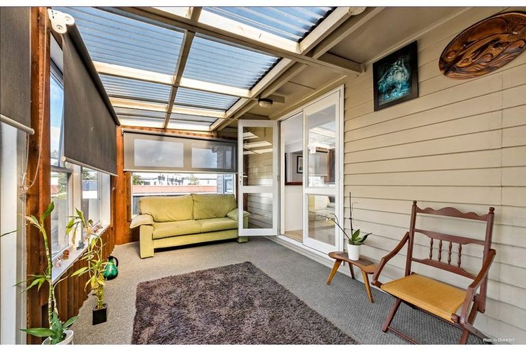 Photo of property in 13 Gladfield Lane, Te Atatu Peninsula, Auckland, 0610