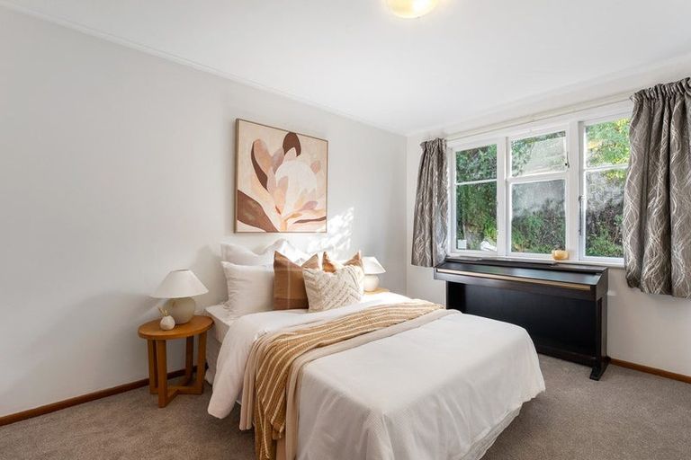 Photo of property in 129 Ruskin Road, Newlands, Wellington, 6037