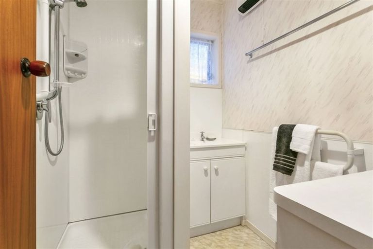 Photo of property in 3/5 Tobruk Crescent, Milford, Auckland, 0620
