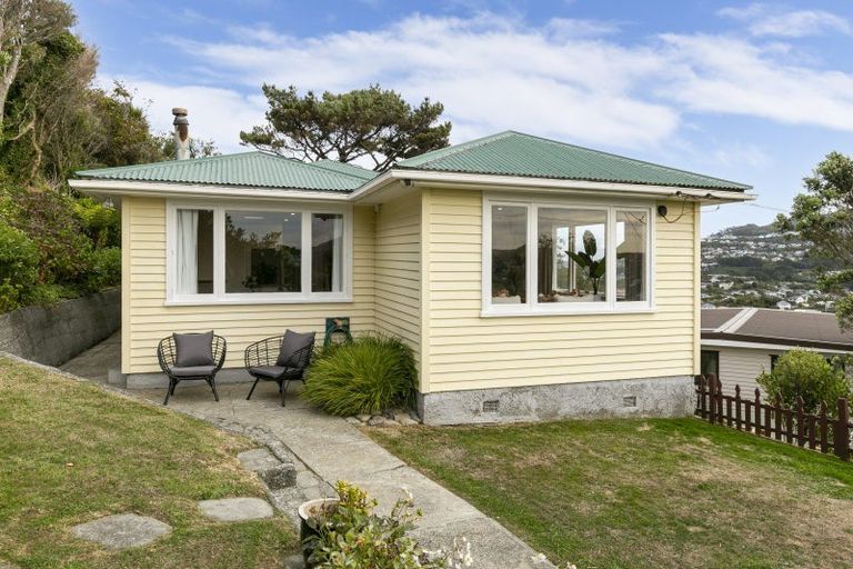 Photo of property in 5 Barrie Street, Johnsonville, Wellington, 6037