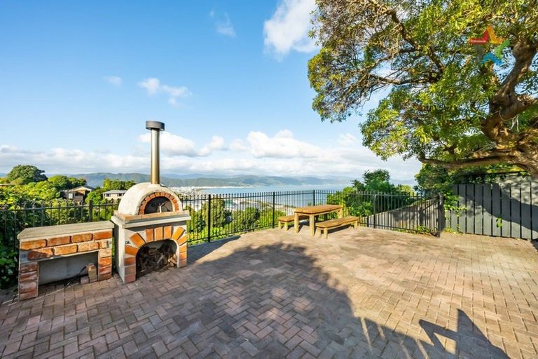 Photo of property in 48 Korokoro Road, Korokoro, Lower Hutt, 5012