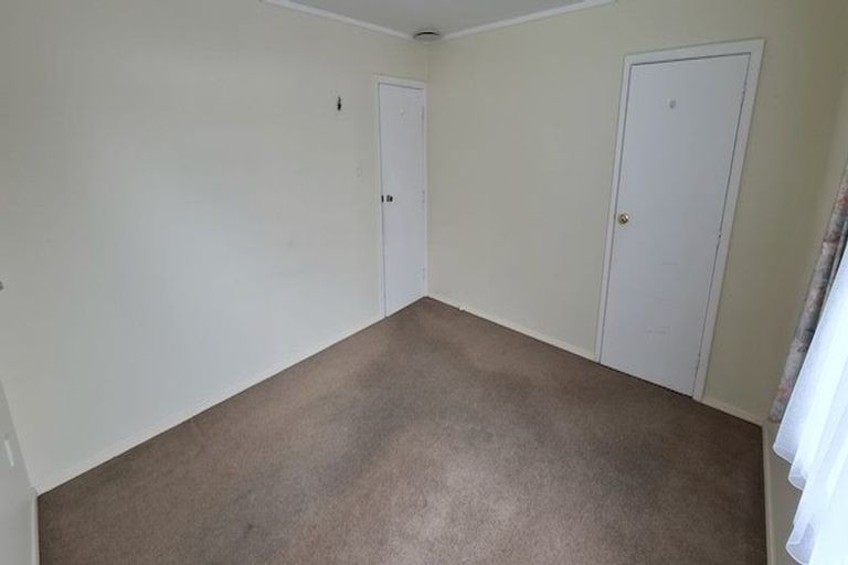 Photo of property in 72 Stewart Drive, Newlands, Wellington, 6037