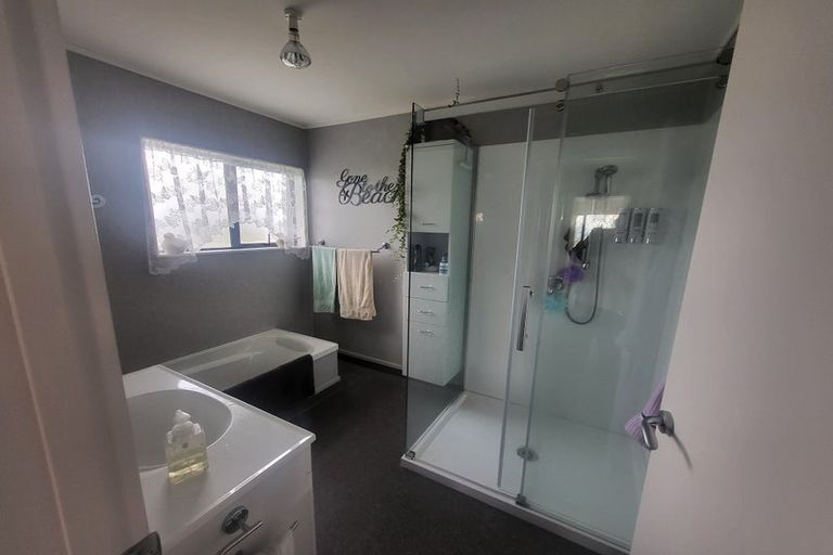 Photo of property in 1 Watts Street, Waipawa, 4210