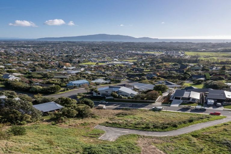 Photo of property in 73 Kotare Street, Waikanae, 5036