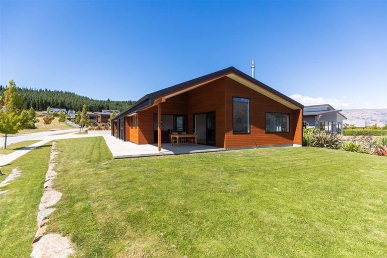Photo of property in 20 Infinity Drive, Wanaka, 9305