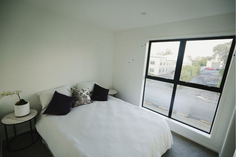 Photo of property in 38 Rauemi Way, Te Atatu South, Auckland, 0610