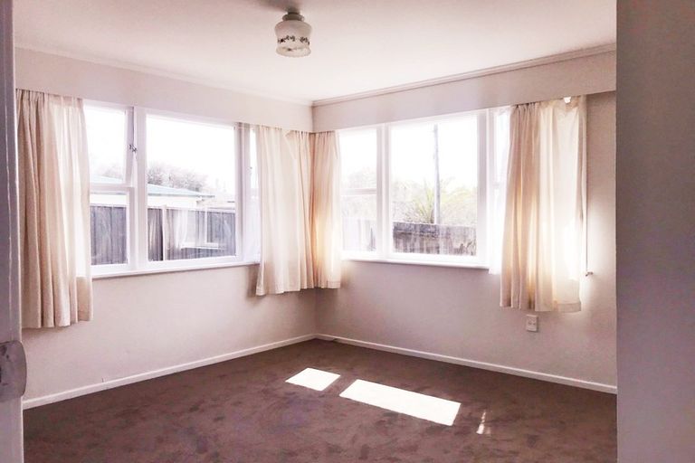 Photo of property in 74 Nikau Street, New Lynn, Auckland, 0600