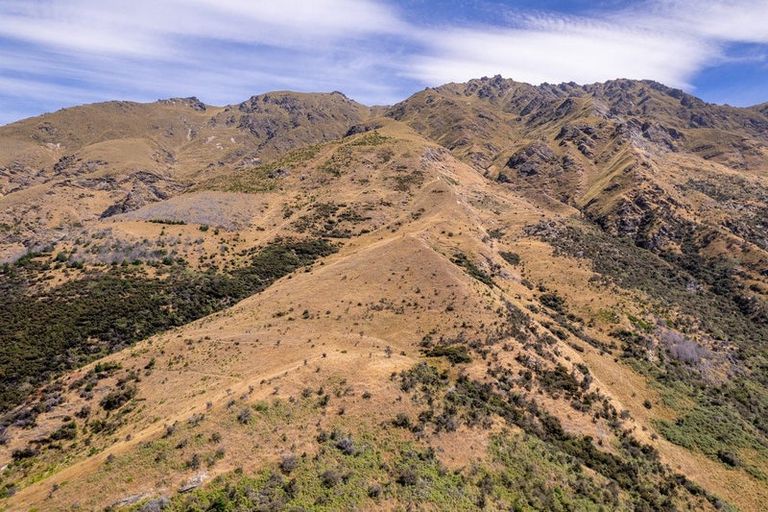 Photo of property in 12 Crow's Nest Road, Arthurs Point, Queenstown, 9371