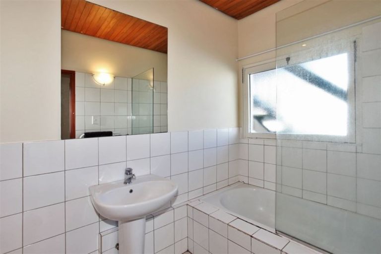 Photo of property in 5/136 Holly Road, St Albans, Christchurch, 8014