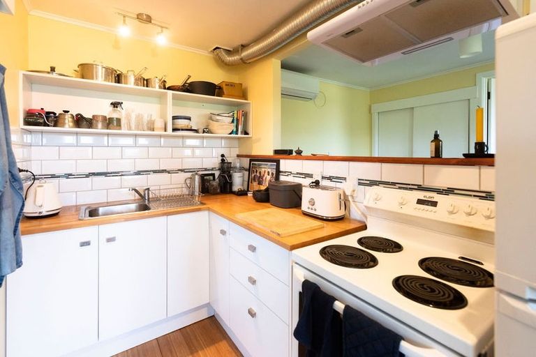 Photo of property in 17 Bedford Street, Northland, Wellington, 6012