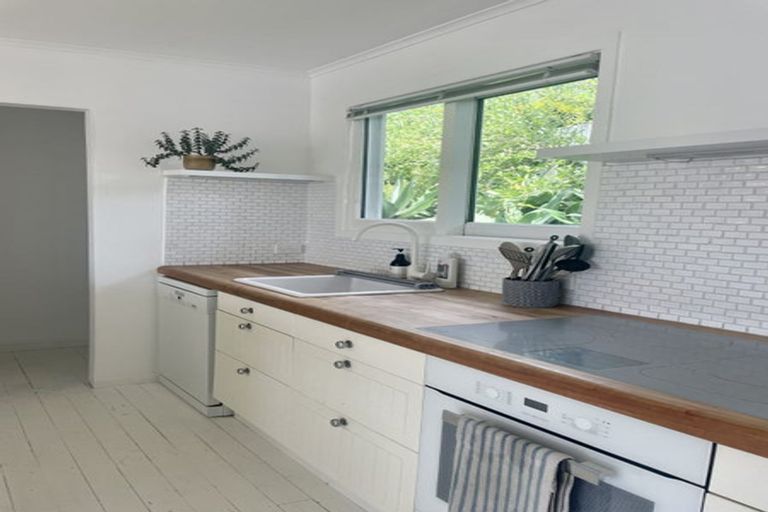 Photo of property in 20 Jean Place, Stanmore Bay, Whangaparaoa, 0932