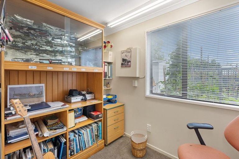 Photo of property in 2 Amokura Street, Waikanae, 5036