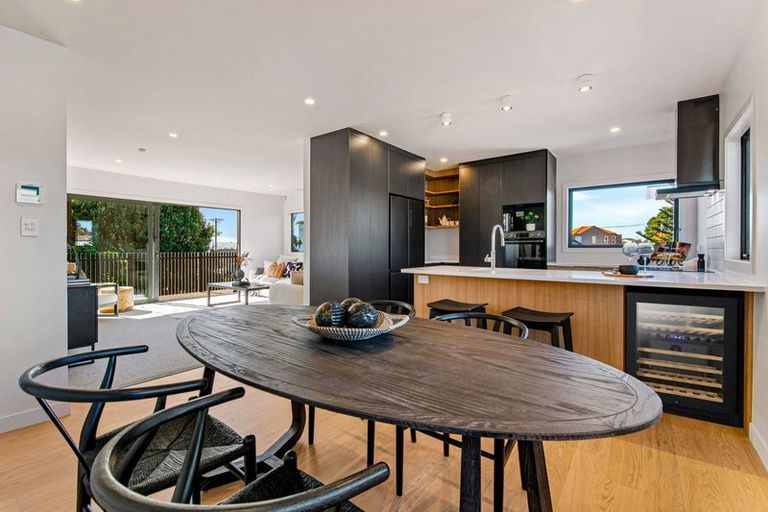 Photo of property in 2/1 Omana Road, Milford, Auckland, 0620