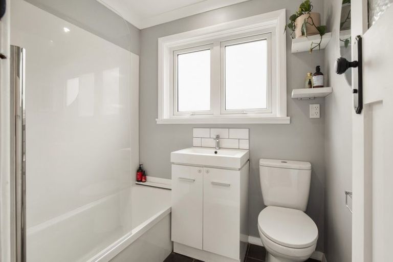 Photo of property in 28 Montgomery Avenue, Karori, Wellington, 6012