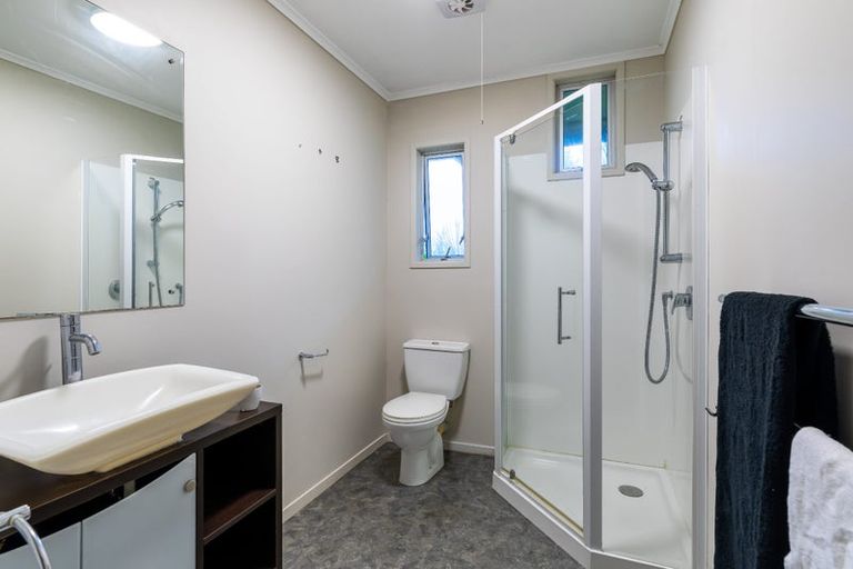 Photo of property in 10 Rangiwai Road, Titirangi, Auckland, 0604