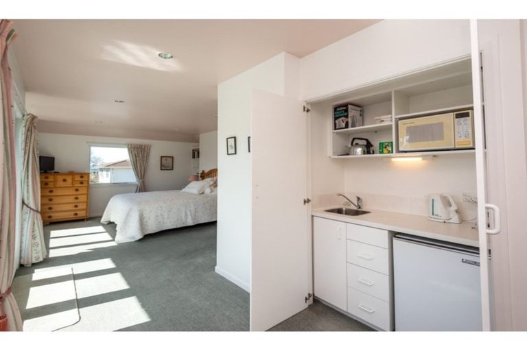 Photo of property in 37 Holly Road, St Albans, Christchurch, 8014