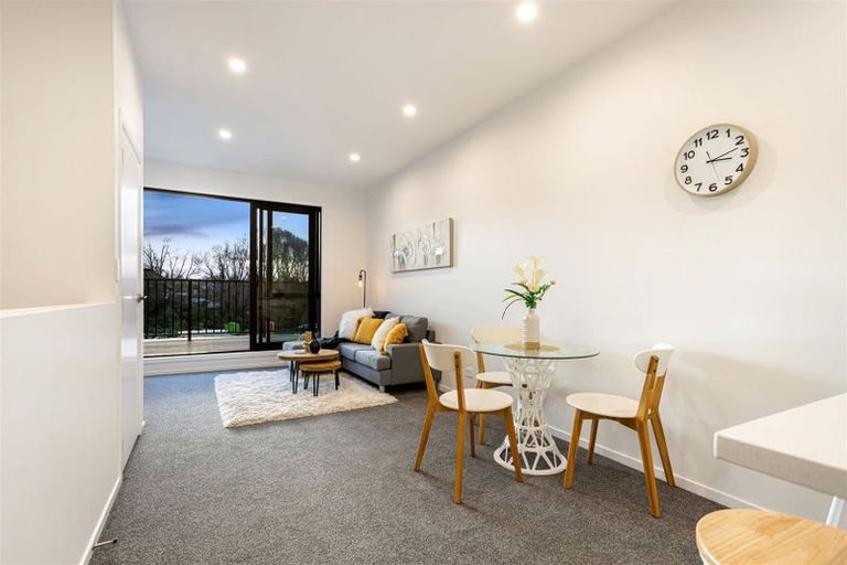 Photo of property in 3 Meg Lane, Glen Eden, Auckland, 0602