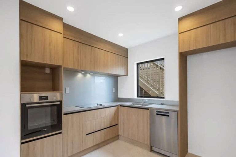 Photo of property in 44d Cyclarama Crescent, Massey, Auckland, 0614