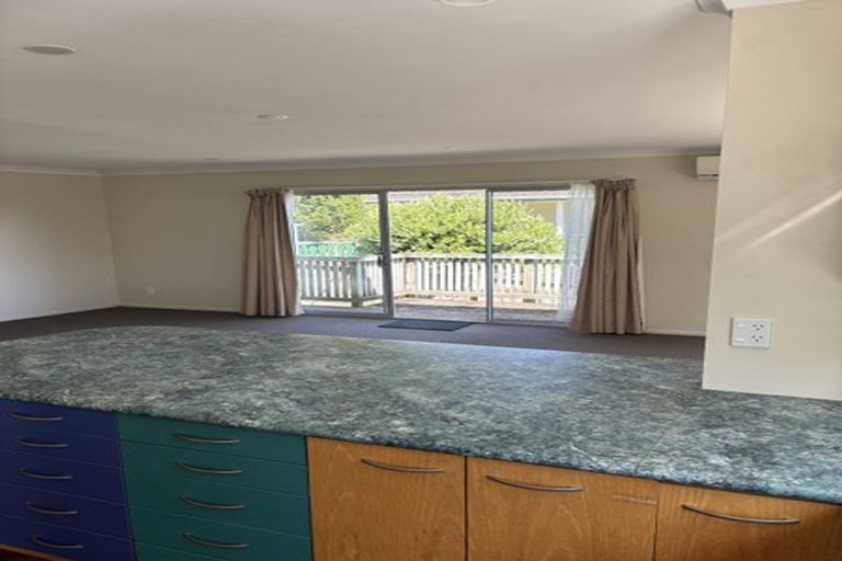 Photo of property in 89a Stewart Drive, Newlands, Wellington, 6037